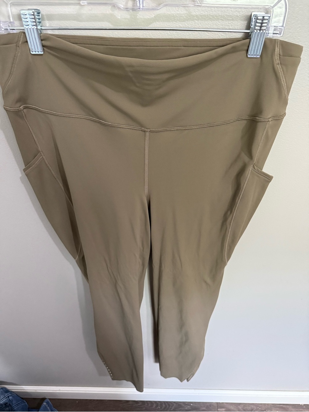 LIKE NEW Lululemon Women’s Fast and Free High-Rise Crop 25” Tights with Pockets